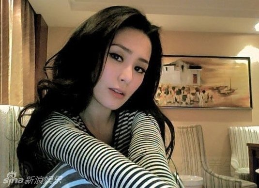 《志云饭局》专访阿娇谈艳照:被陈冠希诱导拍下照片
