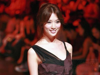郭台铭要林志玲穿暴露点儿接受冰桶挑战遭批