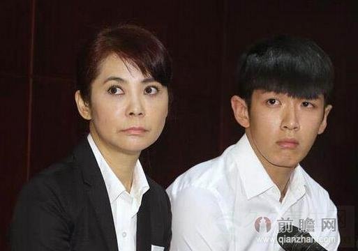 传柯震东经纪人被限出境