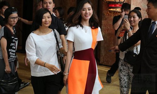 姜文20岁混血女儿近照