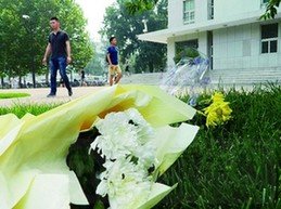 人大女生跳楼