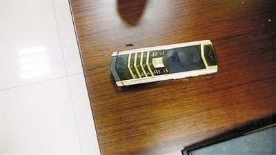 男子丢68万手机