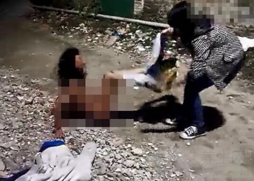 清远初中女生被扒光暴打