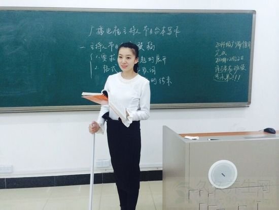 最美女腰黄鑫走红