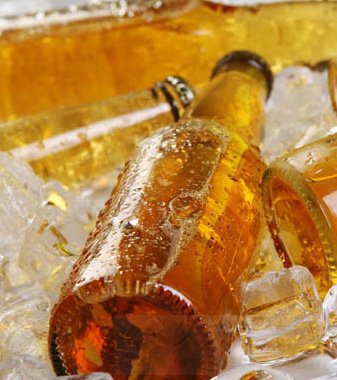 喝酒的危害 长期喝啤酒易引起哪些疾病?