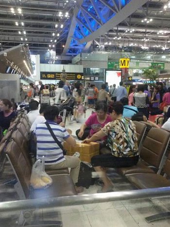 大妈泰国打牌遭批