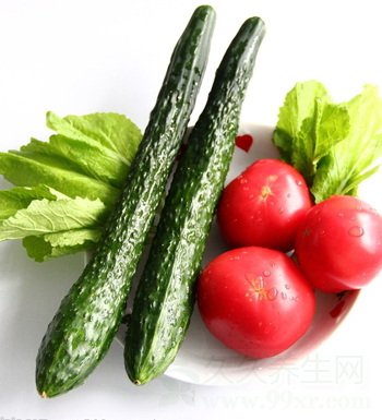 脸上长痘怎么办 吃哪些食物祛痘快