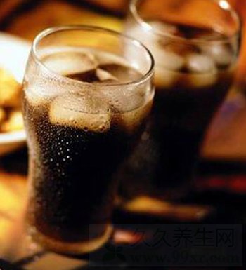 喝太多可乐对身体不利 常喝可乐易得8种病