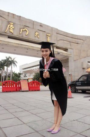 厦大美女毕业照走红