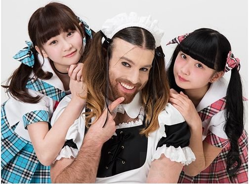 大叔扮美少女走红
