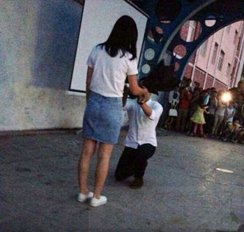 男生追已婚老师遭拒