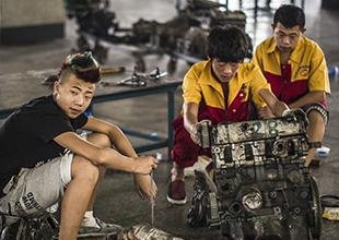 蓝翔遇冷人没招齐