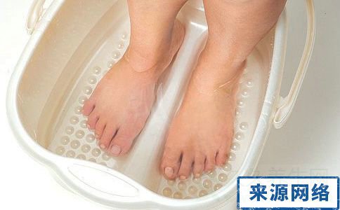 晚上泡脚的最佳时间