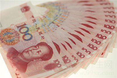老太索赔1000亿