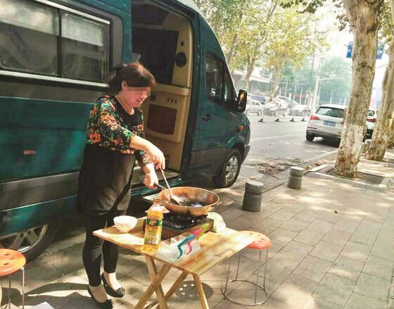 家长派房车驻校