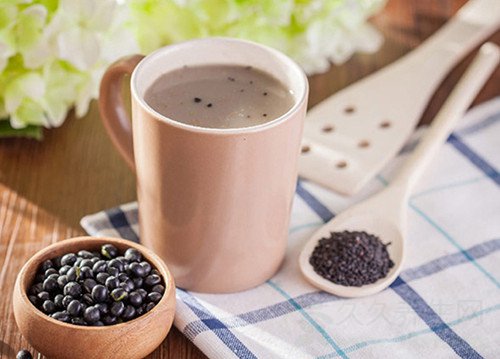 黑豆豆浆的做法 喝豆浆对女人这处最好