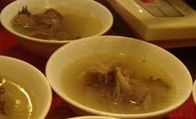 喝这三种汤可丰胸