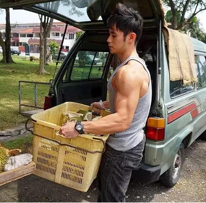 马来西亚健身狂人“榴莲哥” 因为酷似“周杰伦”在网络爆红
