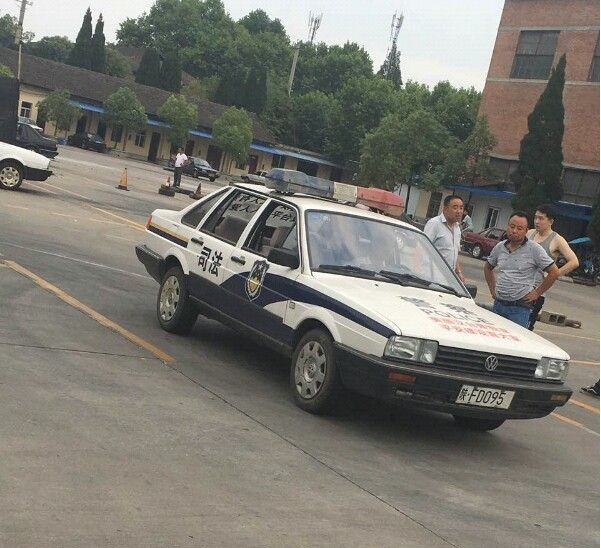 警车成驾校教练车 司法制式警车在驾校当教练车